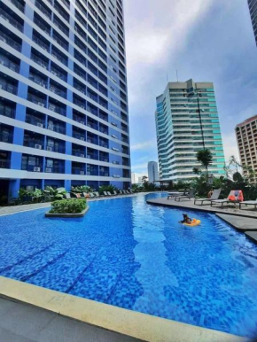 Air Makati -CitySkyline View48th witn balcony